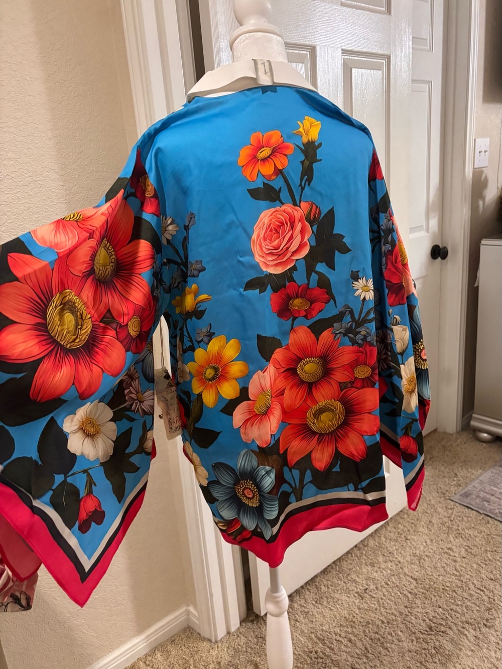 NWT!!💕🌷Aratta Bright Blue Floral Kimono too with Multicolor Blooms